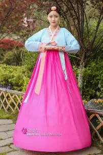 Hanbok Áo Xanh Váy Hồng Viền Carot Thêu Hoa