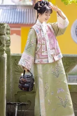 Trang Phục Mãn Thanh Tone Màu Pastel  - Áo Xanh Khoác Hồng