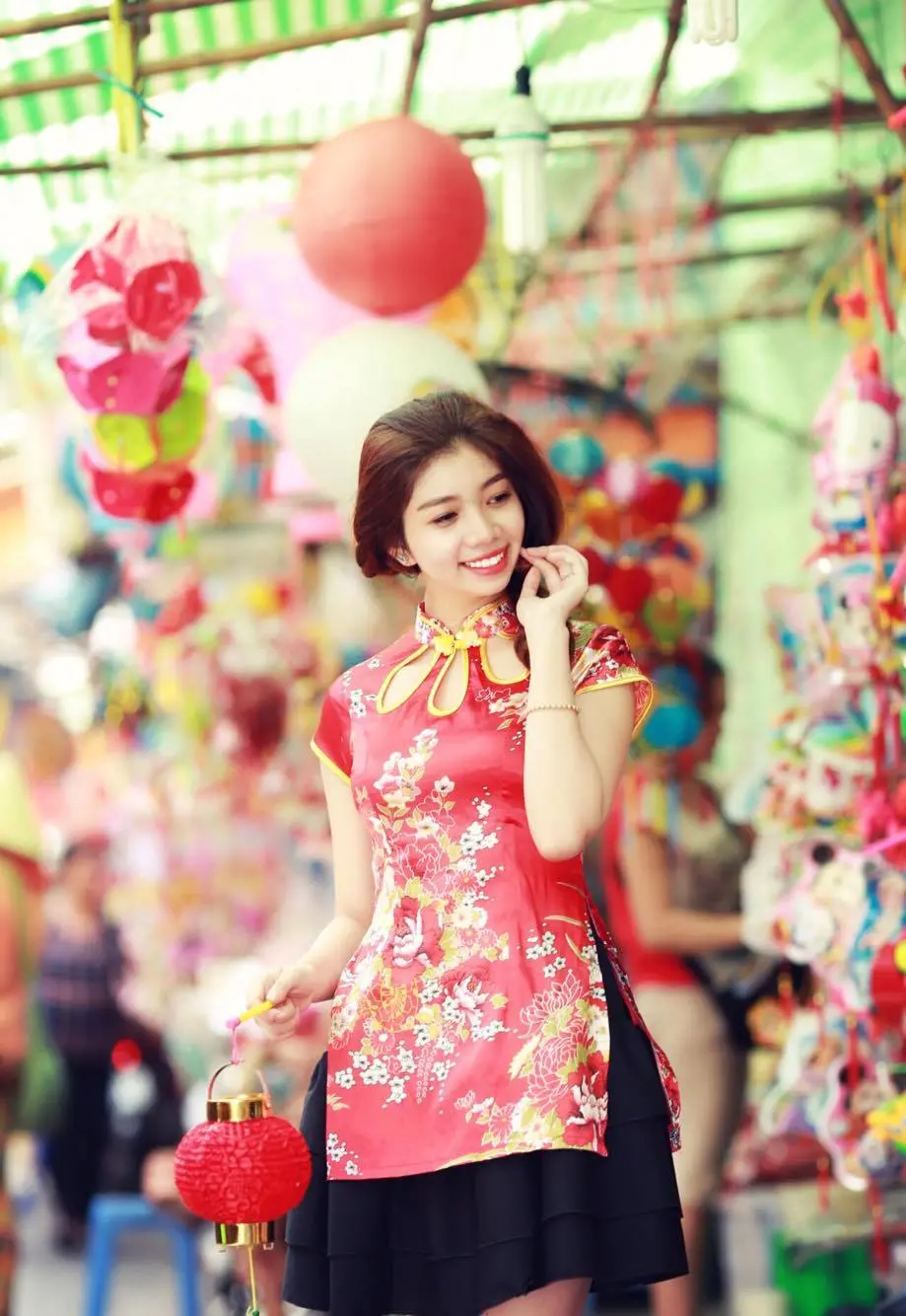 Qiloli Sườn Xám Cách Tân Đỏ Hoa Váy Đen