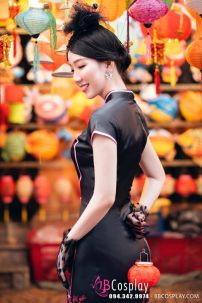 Sườn Xám Đen Gấm Thái Viền Hoa Hồng