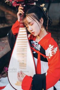 Hán Phục Nhị Đức Hoa