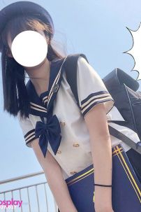 Nữ Sinh Áo Trắng Viền Vàng 6 Nút Váy Xanh