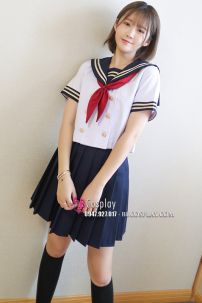 Nữ Sinh Áo Trắng Viền Vàng 6 Nút Váy Xanh