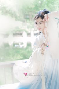 Hán Phục Liên Hoa Tỉ