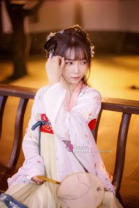 Hán Phục Hoàng Liên Y