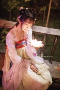 Hán Phục Hoàng Liên Y