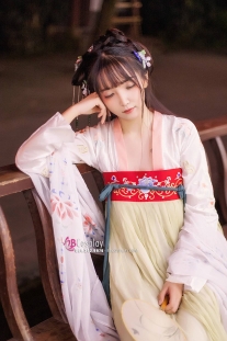 Hán Phục Hoàng Liên Y