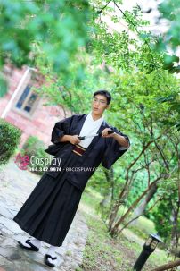 Nagagi Trắng - Haori Đen Kèm Hakama Dạng Váy Có Thắt Lưng Nâu Thắt Sẵn