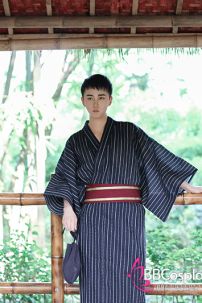 Yukata Nhật Xanh Đen Obi Đỏ Đô Viền Vàng