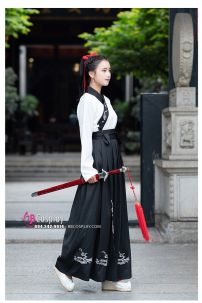 Hán Phục Áo Trắng Váy Đen Thêu