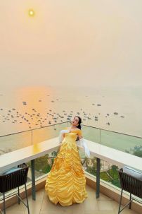 Trang Phục Bella Trong Người Đẹp Và Quái Vật