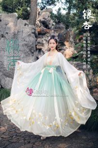 Hán Phục Ngân Hạnh Chiết Ngực