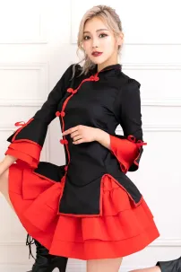 Qiloli Tay Bèo Áo Đen Váy Đỏ