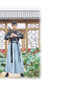 Hán Phục Nam Uy Long Kiến Quốc