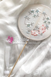 Quạt Mỹ Nữ Cổ Trang Thêu Hoa