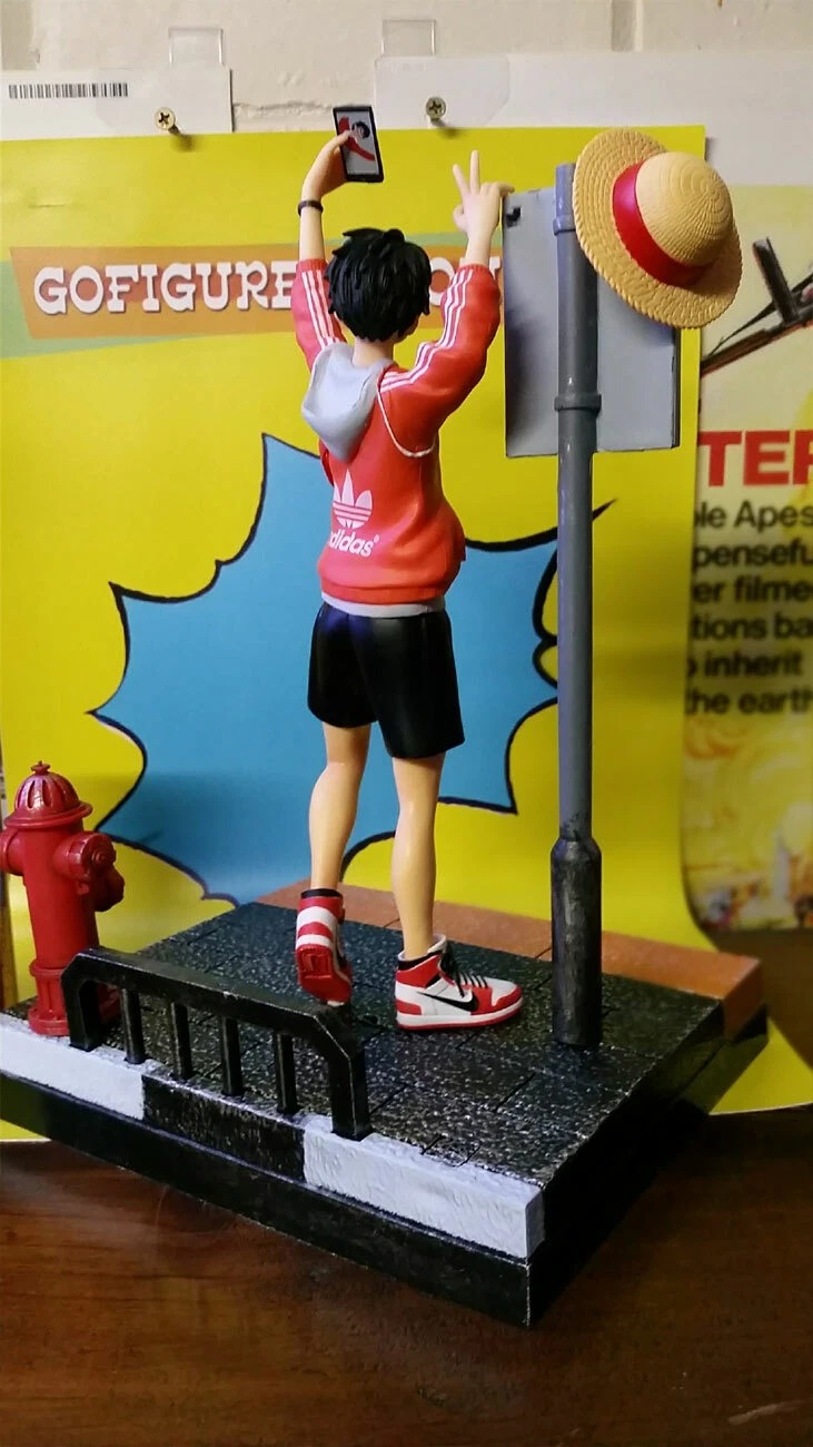 Mô Hình Figure Luffy Street Fashion Ver - One Piece