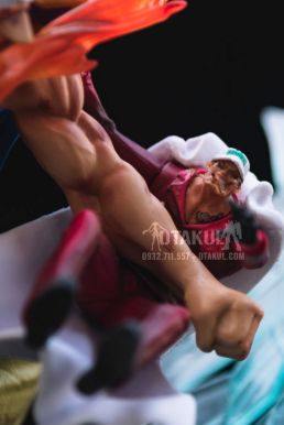 Mô Hình Figure Râu Trắng White Beard Black Pearl – One Piece