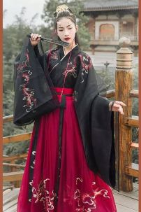 Hán Phục Long Chức