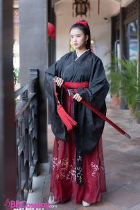 Hán Phục Long Chức