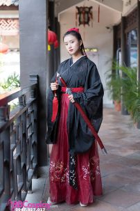 Hán Phục Long Chức