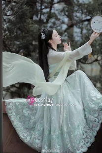 Trang Phục Hằng Nga Khổng Tước Thêu Váy Xòe 6M