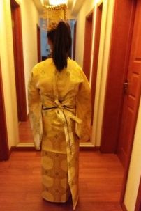 Trang Phục Hoàng Thượng Giá Rẻ Màu Vàng Viền Đen