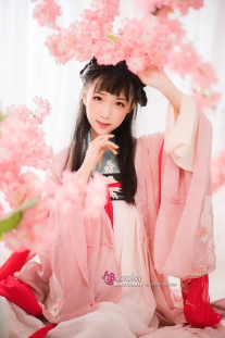 Hán Phục Hồng Nguyệt Nhi