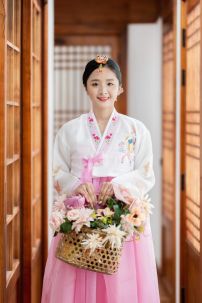 Hanbok Hàn Quốc Áo Trắng Váy Hồng Phấn