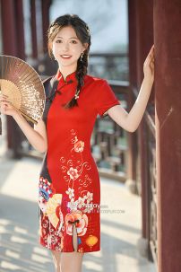 Sườn Xám Đỏ Phối Đen Trend Hình Hình Hý Kịch