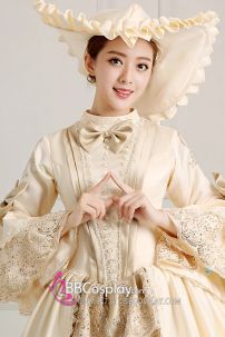 Đầm Bá Tước Bên Trên Tầng Lầu