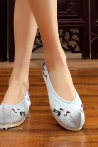 Giày Thêu Hán Phục Đế 2cm Size 38