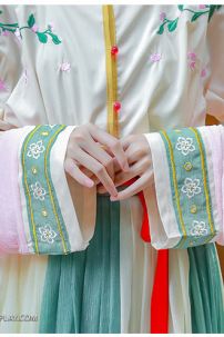 Váy Múa Đôn Hoàng - Bạc Hà Lục Phấn