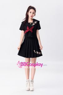 Nữ Sinh Đen Tay Ngắn Thêu Hoa Đào