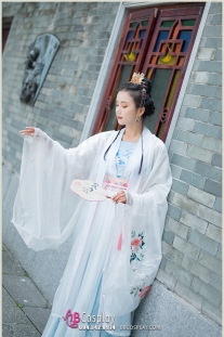 Hán Phục Tiểu Bạch