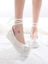 Giày Vải Thêu Cổ Trang Trắng Mũi Nhọn Size 37 Đế 5cm