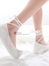 Giày Vải Thêu Cổ Trang Trắng Mũi Nhọn Size 37 Đế 5cm
