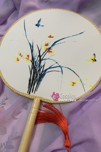 Quạt Cổ Trang Hồ Điệp Bên Cỏ