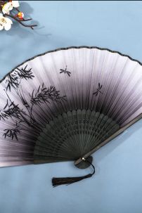 Uchiwa Quạt Vải Nhật Bản Đen Nền Trắng Cây Trúc Và Chuồn Chuồn