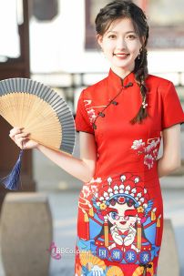 Sườn Xám Đỏ Trung Hoa Hiện Đại In Hình Hí Kịch