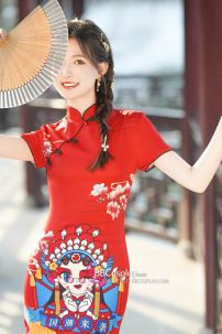 Sườn Xám Đỏ Trung Hoa Hiện Đại In Hình Hí Kịch