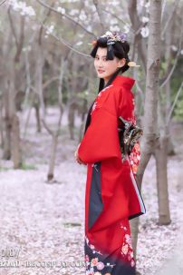 Yukata Chuẩn Nhật Đỏ (Kimono Mùa Hè Rực Rỡ)