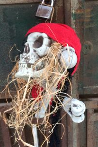 Đầu Lâu Trang Trí Halloween Kiểu Cướp Biển