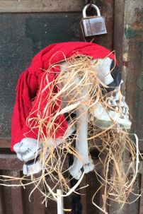 Đầu Lâu Trang Trí Halloween Kiểu Cướp Biển