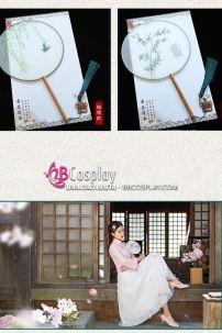 Quạt Tròn Cổ Trang Đào Rơi Trên Cổ Cầm