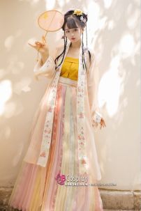 Hán Phục Kim Bình Lộng Vân