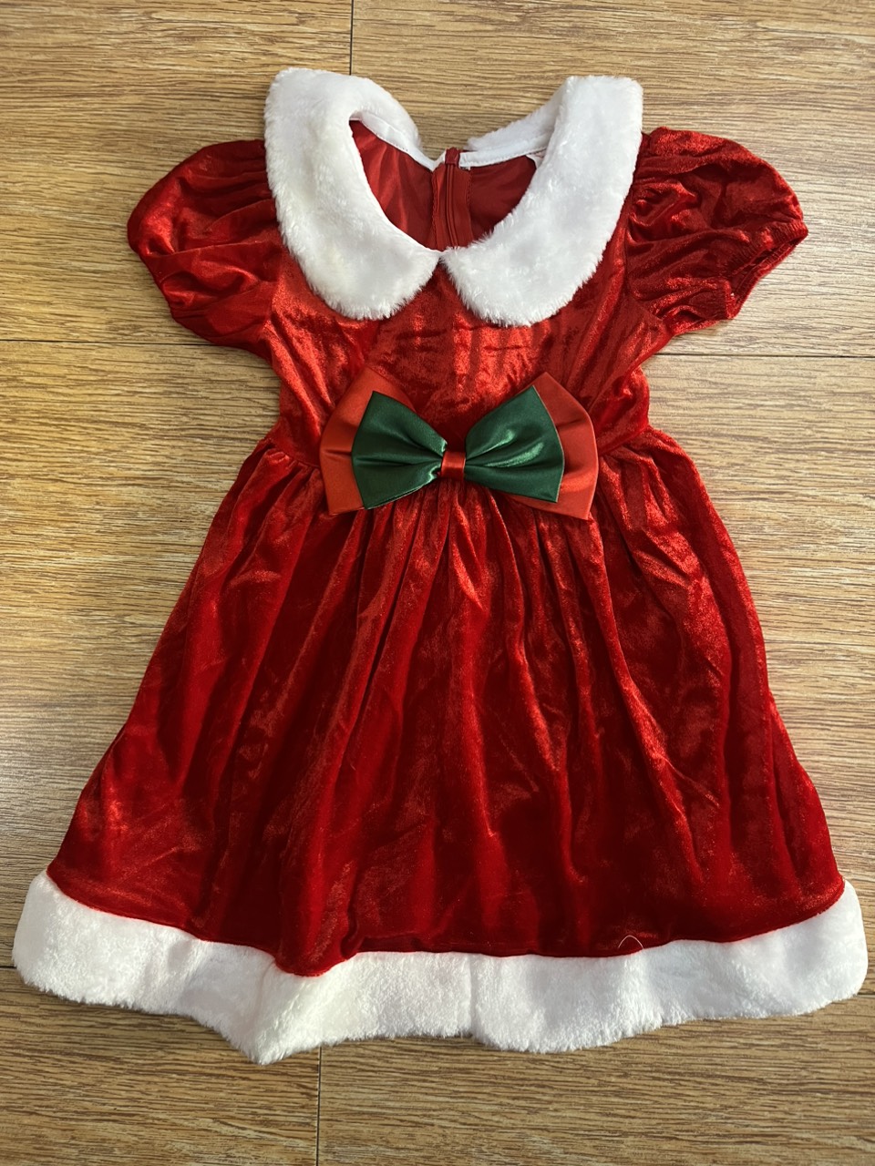 Đầm Giáng Sinh Bé Gái Phối Nơ Đỏ Xanh Viền Lông thích hợp cho bé từ 3-4 tuổi mặc vừa