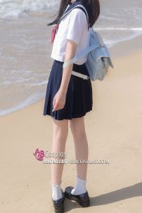 Nữ Sinh Áo Trắng Váy Xanh Cổ Thêu