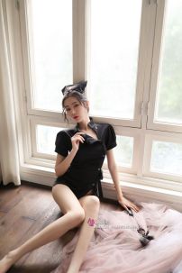 Nữ Y Tá Sexy Đen