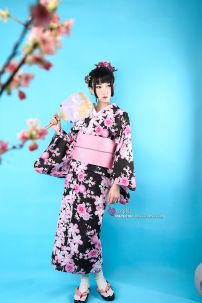 Yukata Đen Hoạ Tiết Hoa Màu Hồng
