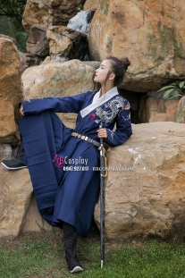 Hán Phục Nữ Kiếm Khách Thêu Rồng